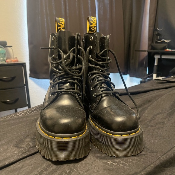 Barely used like new DR Martens - Picture 4 of 10